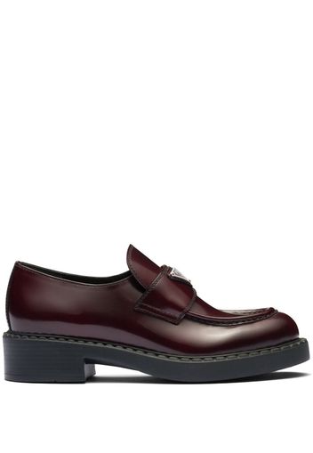 Prada triangle logo-plaque loafers - Red