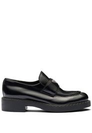 Prada triangle logo plaque loafers - Black