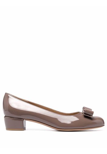 Salvatore Ferragamo bow-detail block-heel pumps - Brown