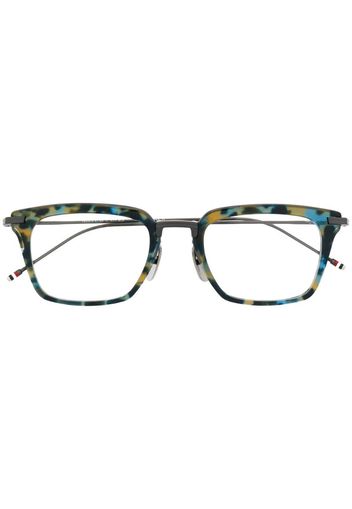 tortoiseshell effect glasses