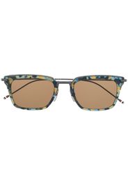 tortoiseshell effect sunglasses