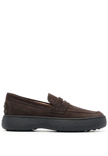 Tod's logo-stamped suede penny loafers - Brown