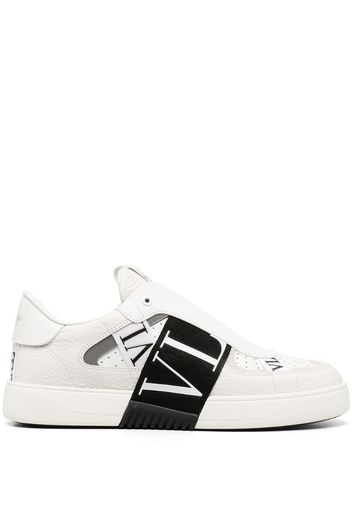 VL7N slip-on sneakers