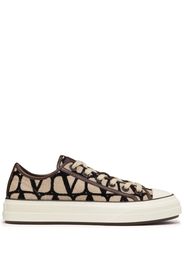 Valentino Garavani logo-print low-top sneakers - Neutrals