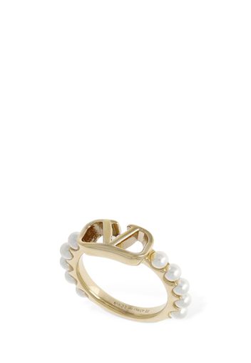 V Logo Signature Faux Pearl Ring