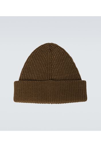 Ribbed knitted beanie