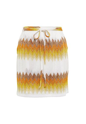 Zig-zag knitted miniskirt