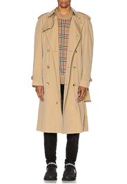 Burberry Heritage Refresh Raglan Trench Coat in Neutral