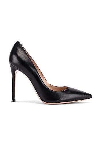 Gianvito Rossi Leather Pumps in Black