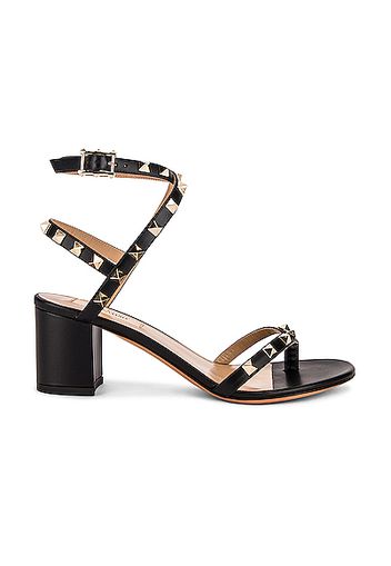 Valentino Garavani Rockstud Thong Sandals in Black