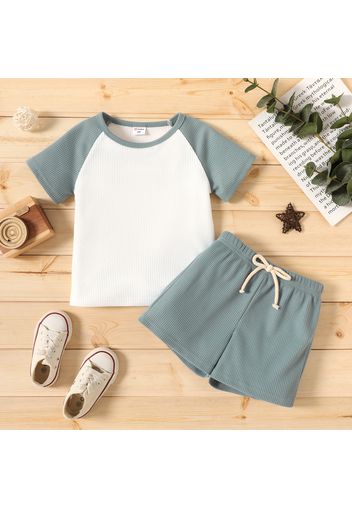 2-piece Toddler Boy Waffle Colorblock Raglan Sleeve Tee and Solid Color Shorts Set