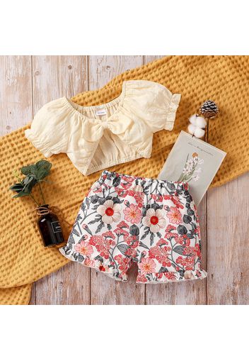 Toddler Girl 2pcs Solid Bow Decor Short-sleeve Apricot Top and Floral Allover Shorts Set