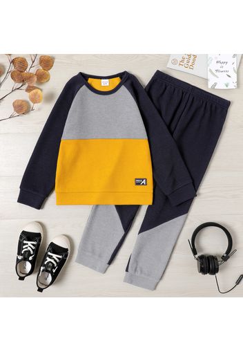 2-piece Kid Boy Colorblock Letter Embroidered Patch Raglan Sleeve Sweatshirt and Pants set