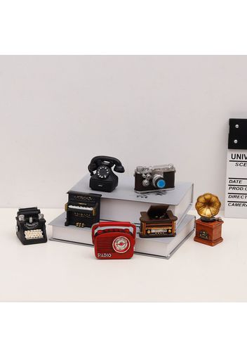 Creative Retro European Resin Mini Figurine Telephones Phonograph Radio Decorations for Cafe Bar Window Home Decoration