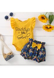 2pcs Baby Girl 100% Cotton Flutter-sleeve Letter Print Romper and Bowknot Geometric Print Shorts Set