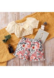 Toddler Girl 2pcs Solid Bow Decor Short-sleeve Apricot Top and Floral Allover Shorts Set