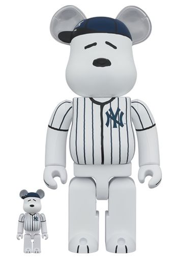 Bearbrick x Peanuts x MLB New York Yankees Snoopy 100% & 400% Set