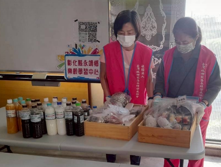 志工們協助年底盤點