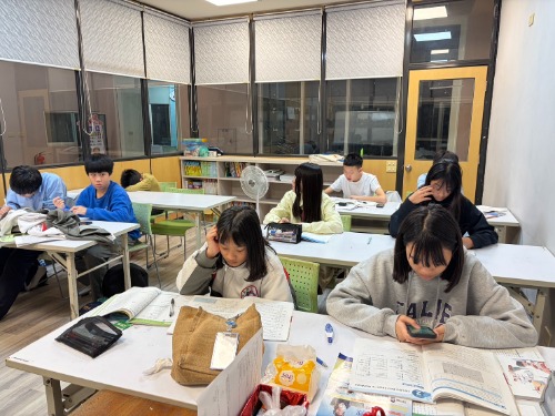 可能是讀書、表格和文字的圖像