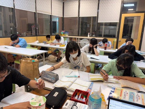 可能是讀書、表格和文字的圖像