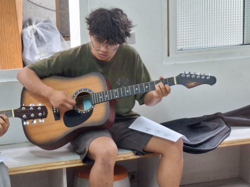 可能是吉他的圖像