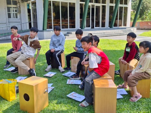 可能是讀書、西洋棋和文字的圖像