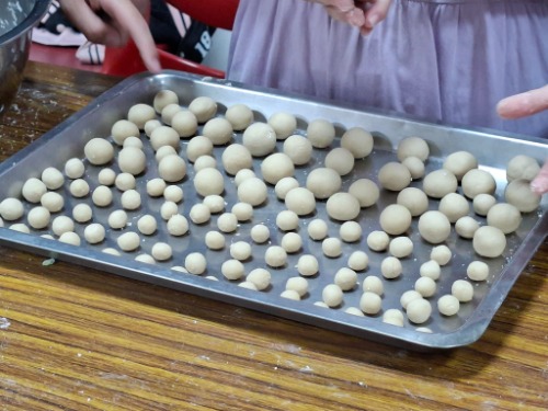 可能是椰子馬卡龍的圖像