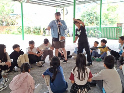 可能是一或多人的圖像