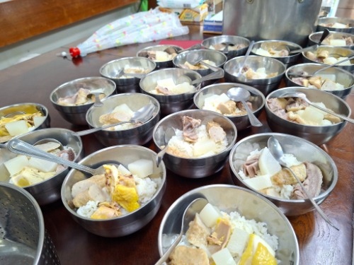 可能是豆腐、甜點和粥的圖像