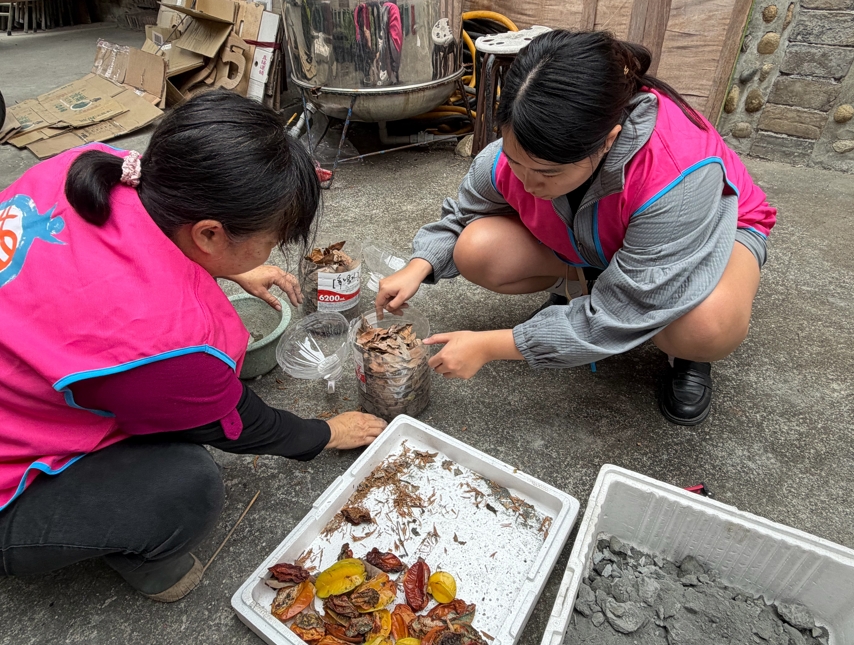 以身邊的垃圾變資源：用落葉廚餘為基底，將寶特瓶作為盆器