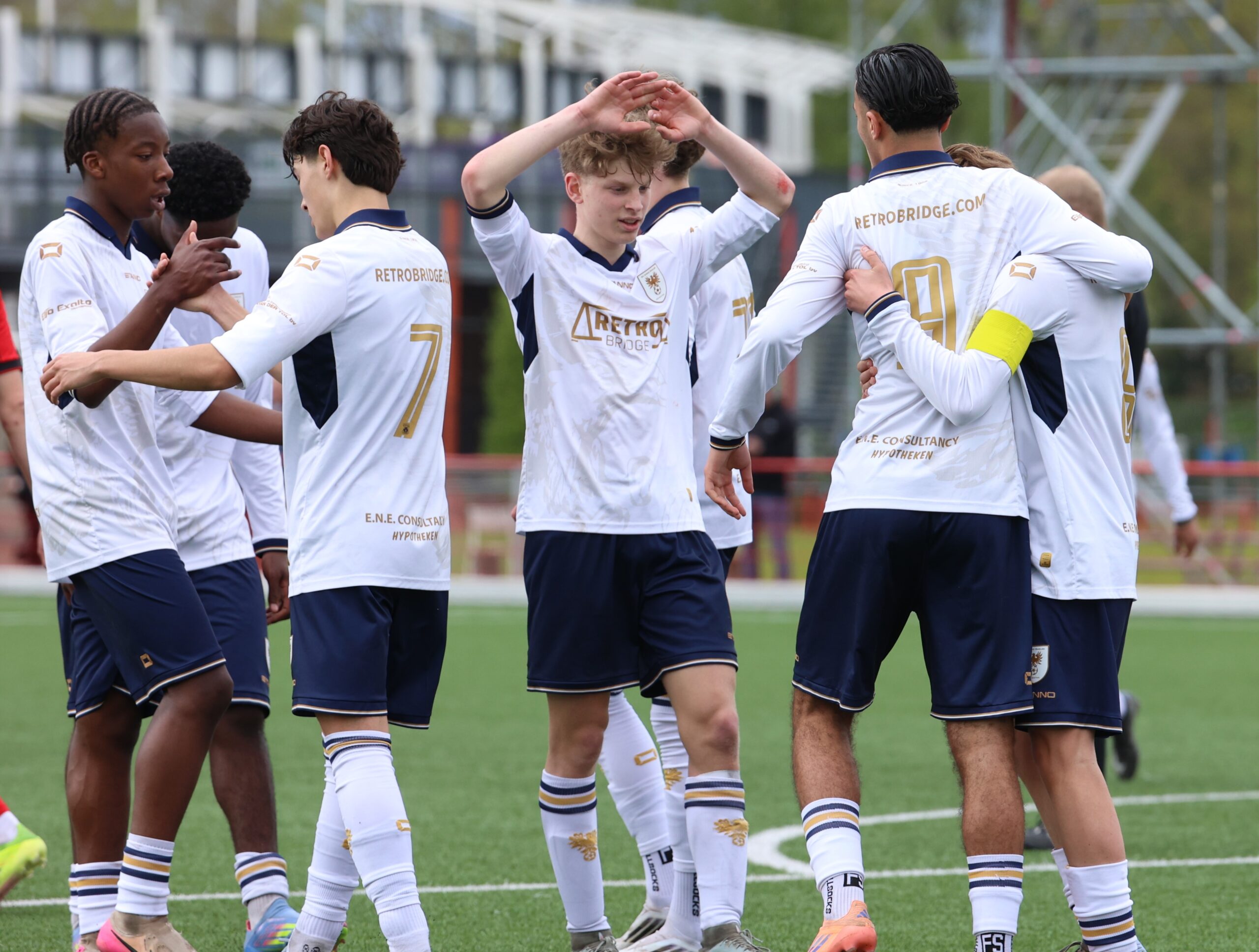 Titel lonkt voor Onder-17 in voorlaatste speelronde
