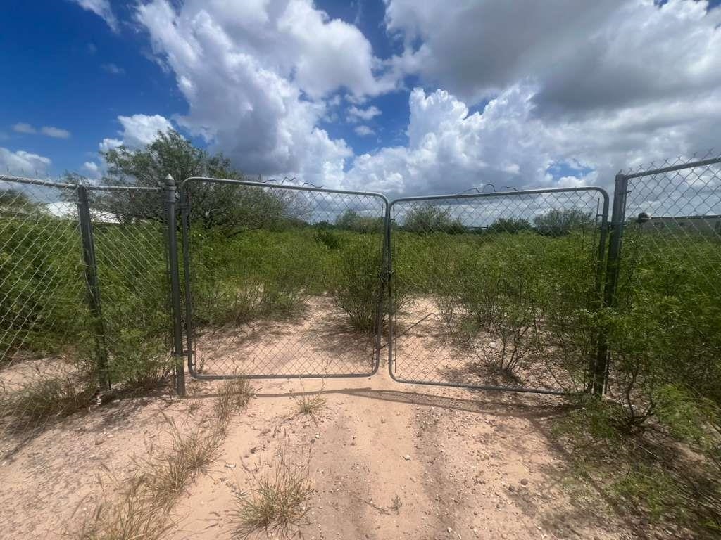 193 Camino Reforma, LAREDO, TX 78043