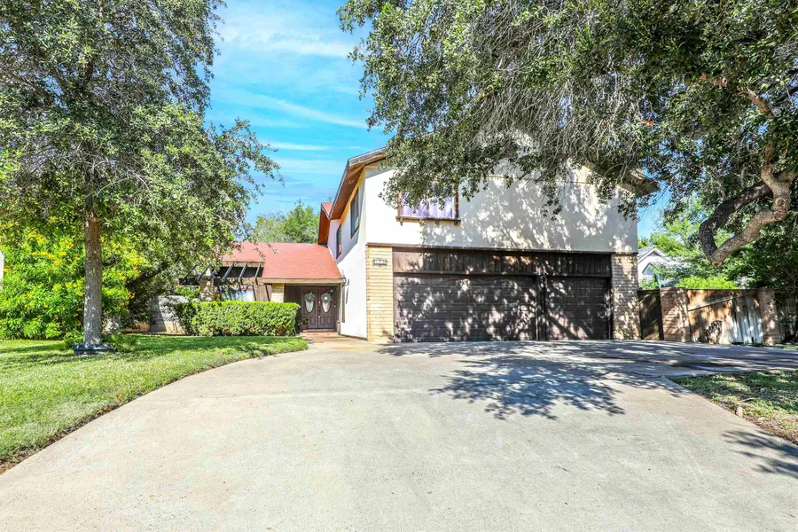 203 Fenwick Dr, LAREDO, TX 78041