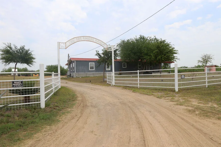 421 Appaloosa Rd, Laredo, TX 78045