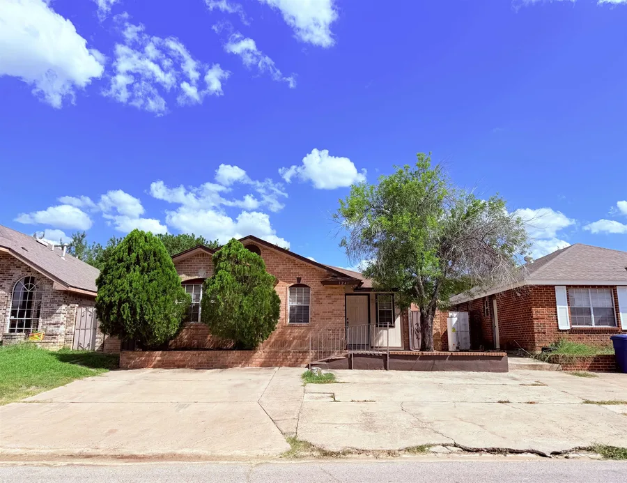 1241 Brown Dr, LAREDO, TX 78045