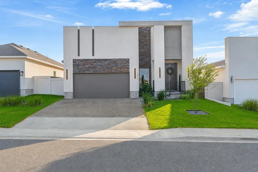 1418 Eagles LN, Laredo, TX 78045