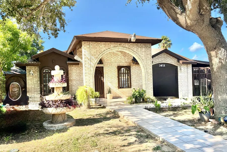 3611 Cancun Lp, Laredo, TX 78046