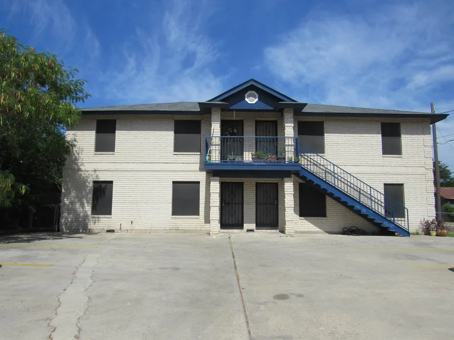 1420 Juarez Ave, Laredo, TX 78040