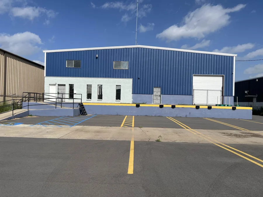 5812 East Dr, Laredo, TX 78041-6851