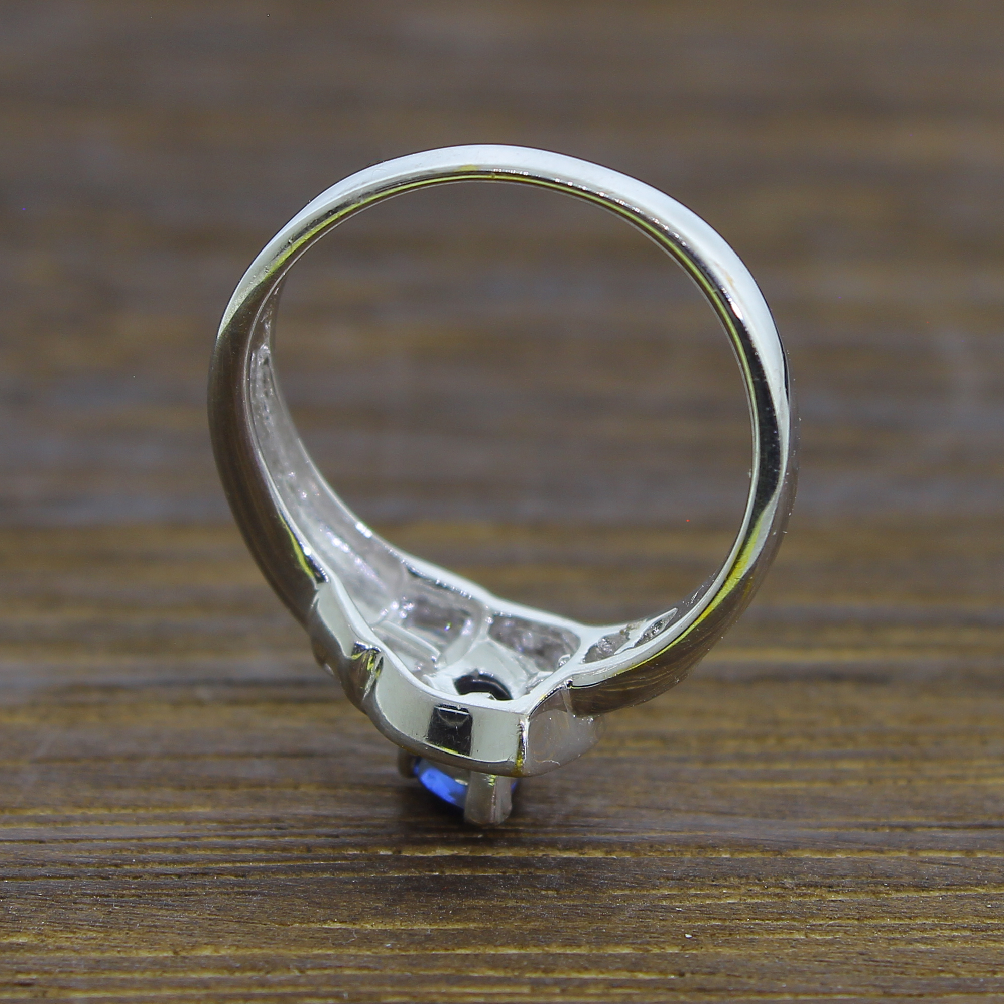 18KT White Gold 4.41g, 0.42CT Sapphire and 0.42CT Diamond Size 6.5 Ring - Image 4