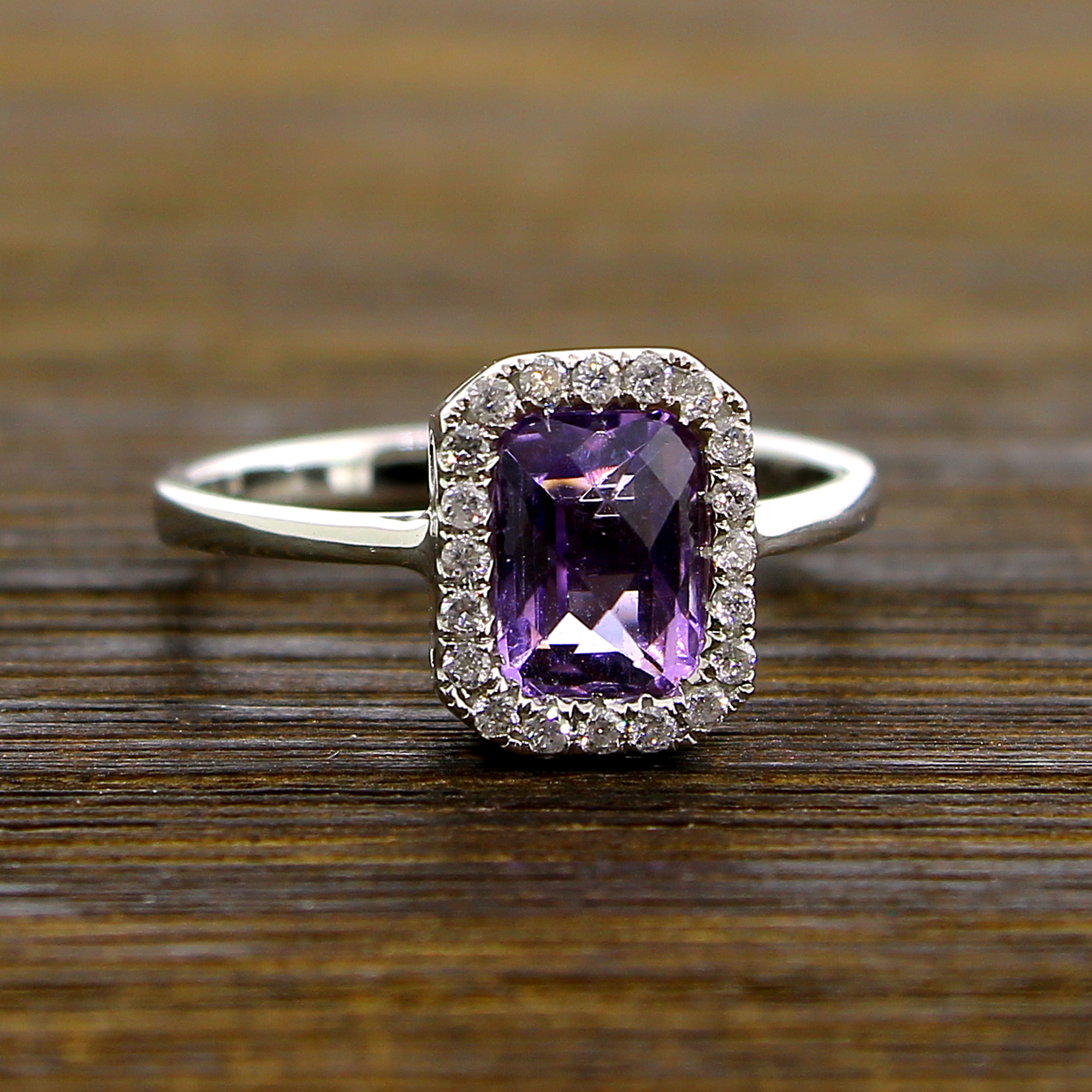 18KT White Gold 3.47g, 1.09CT Amethyst and 20 0.15CT Diamond Size 6 Ring