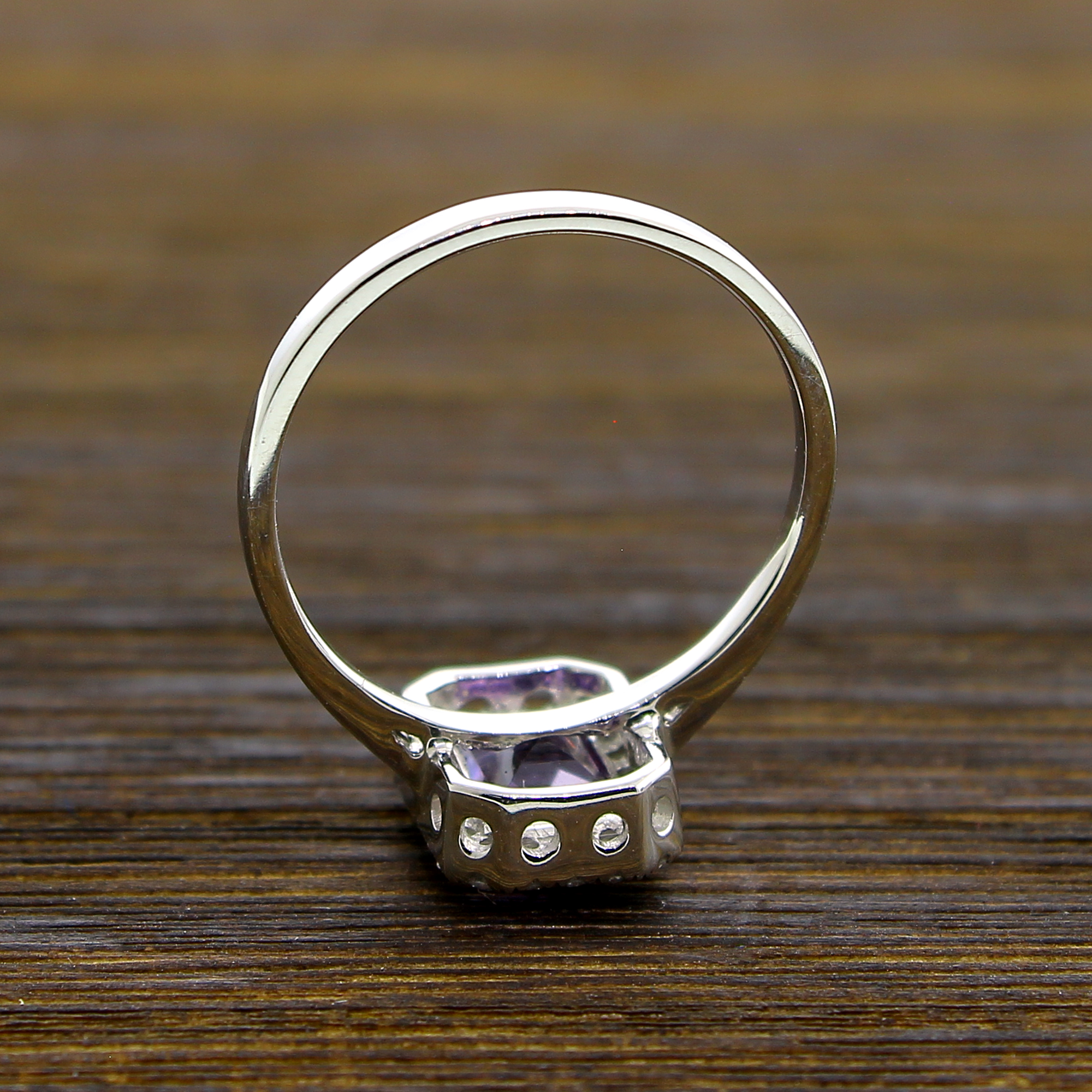 18KT White Gold 3.47g, 1.09CT Amethyst and 20 0.15CT Diamond Size 6 Ring - Image 4