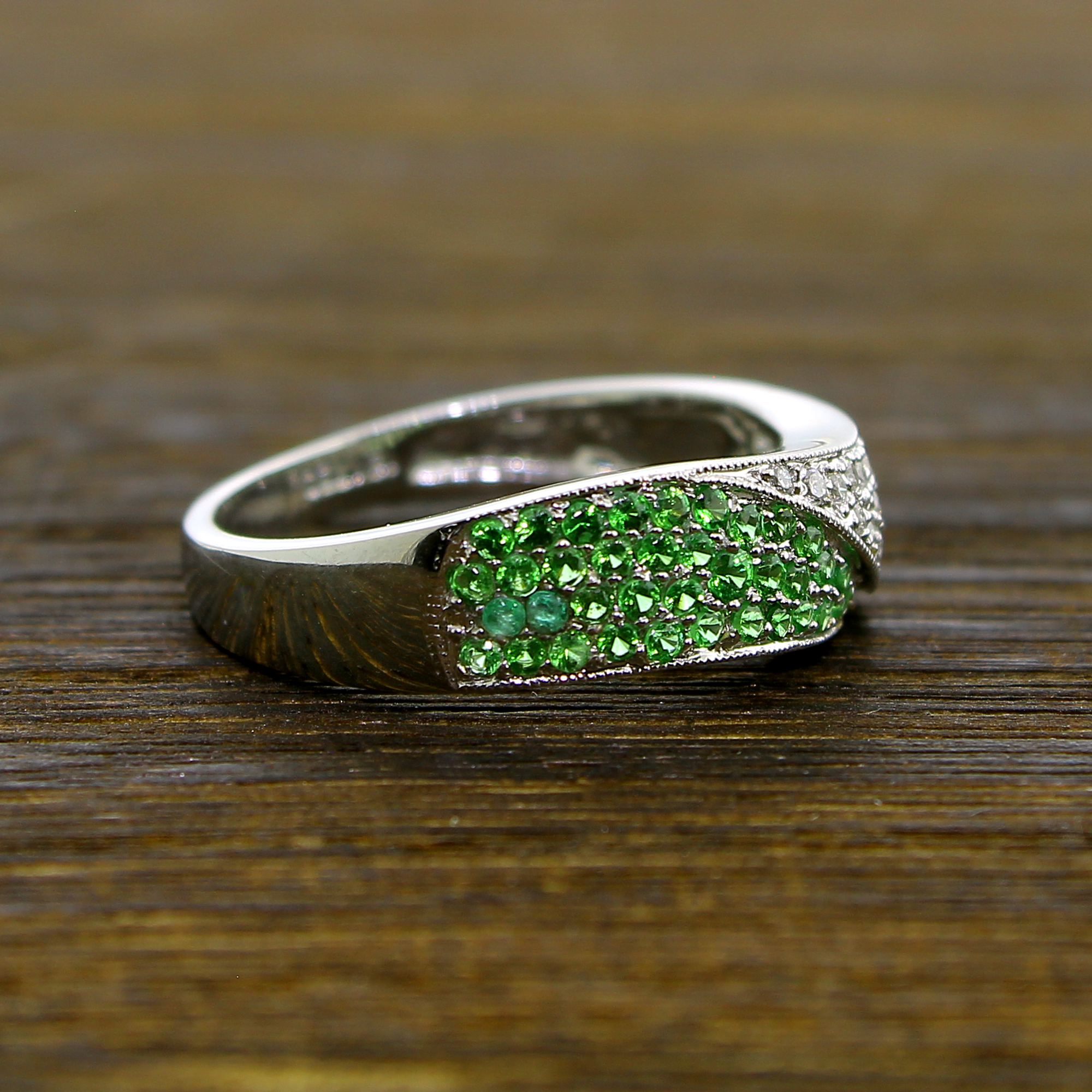 18KT White Gold 4.00g, 0.40CT Tsavorite and 0.19CT Diamond Size 7 Ring - Image 3