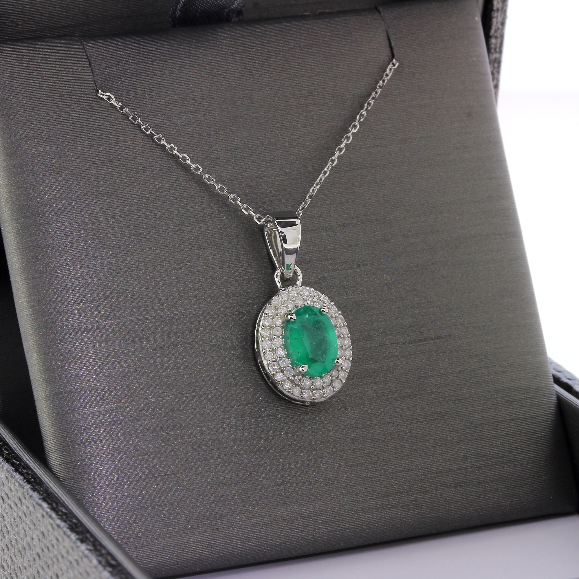 Remarkable Zambian Emerald Pendant with Diamonds and 14kt White Gold Necklace! - Image 5