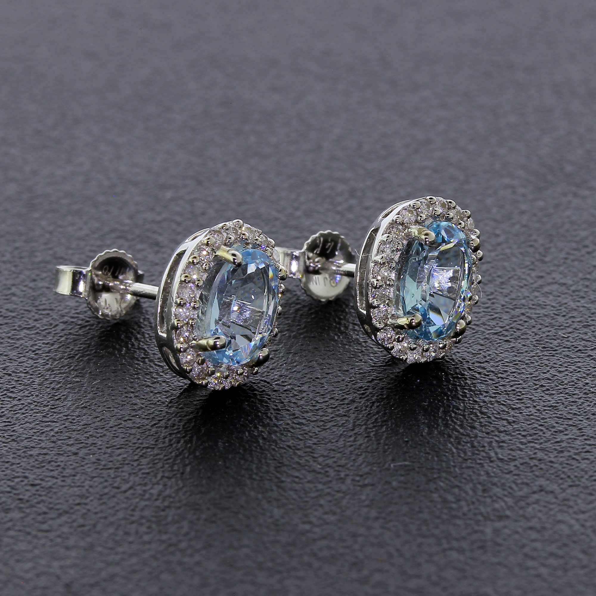 High End Posh Aquamarine and Diamond Earrings in White Gold! - Image 3