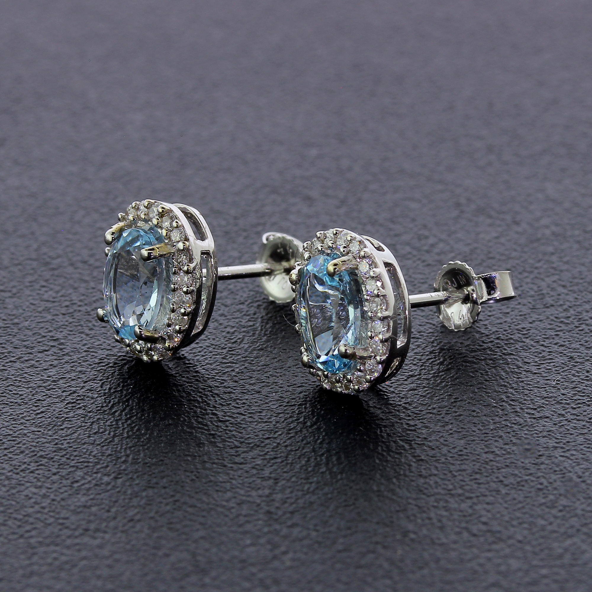 High End Posh Aquamarine and Diamond Earrings in White Gold! - Image 4