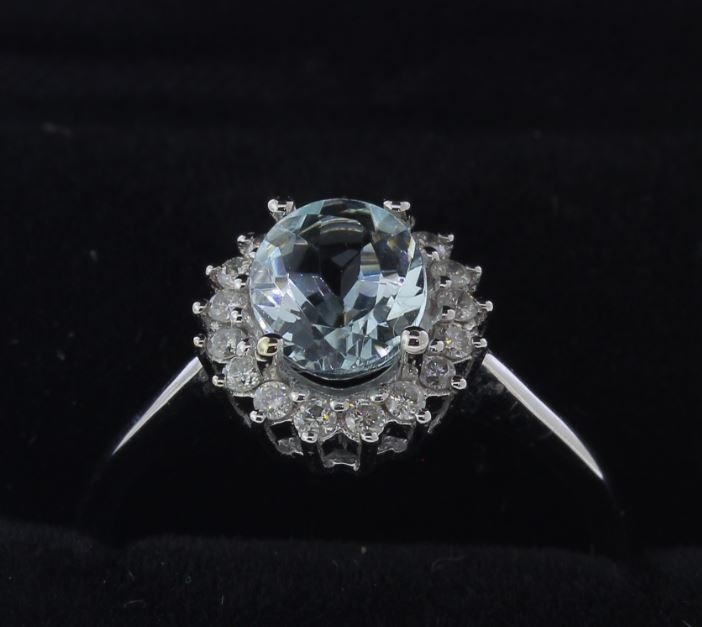 Stunning White Gold Center Aquamarine Gemstone and Diamond Ring! - Image 5