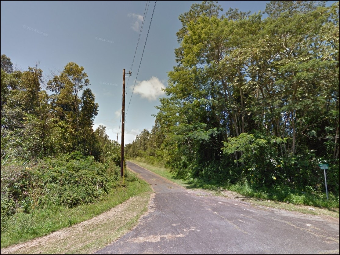 Tropical Homesite Lot in Hawaii County Near Pahoa Village and Nanawale Community Amenities