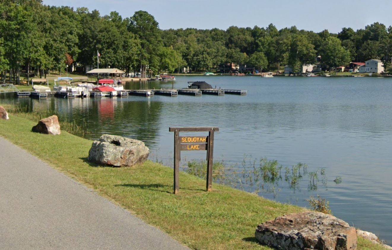 Rare Corner Lot on Top of Hill! Arkansas Sharp County Cherokee Village Superb Lot in Great Location! Low Monthly Payments! - Image 5