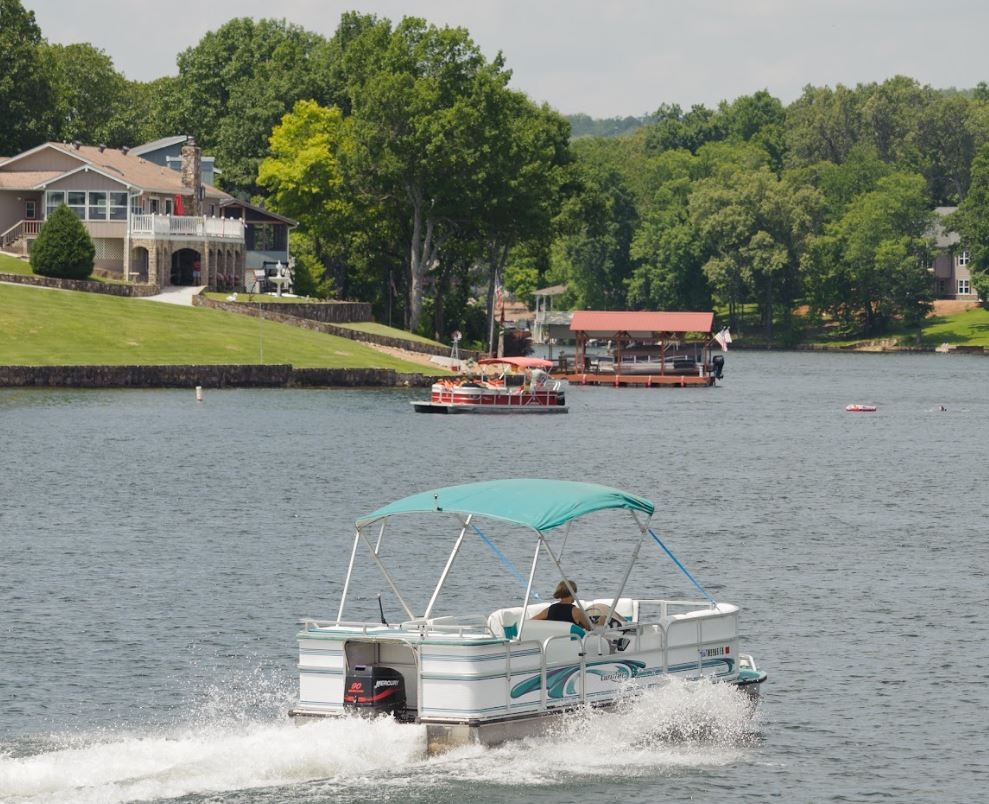 Single Lot Cherokee Village Property in Fulton County Arkansas just off Main Route Tonganoxie Road near Recreational Lake Omaha and Community Center! Low Monthly Payment! - Image 7